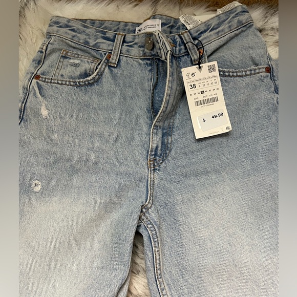 Zara Distressed Jeans - Picture 3 of 16